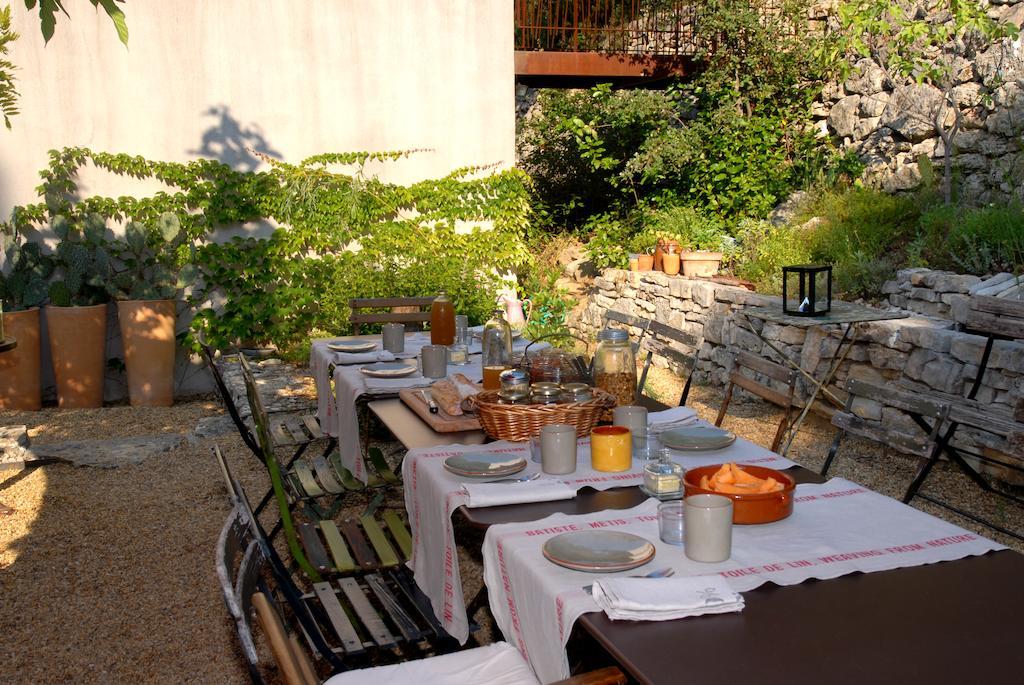 Les Pierres Sauvages Bed and Breakfast Besse-sur-Issole Exterior foto