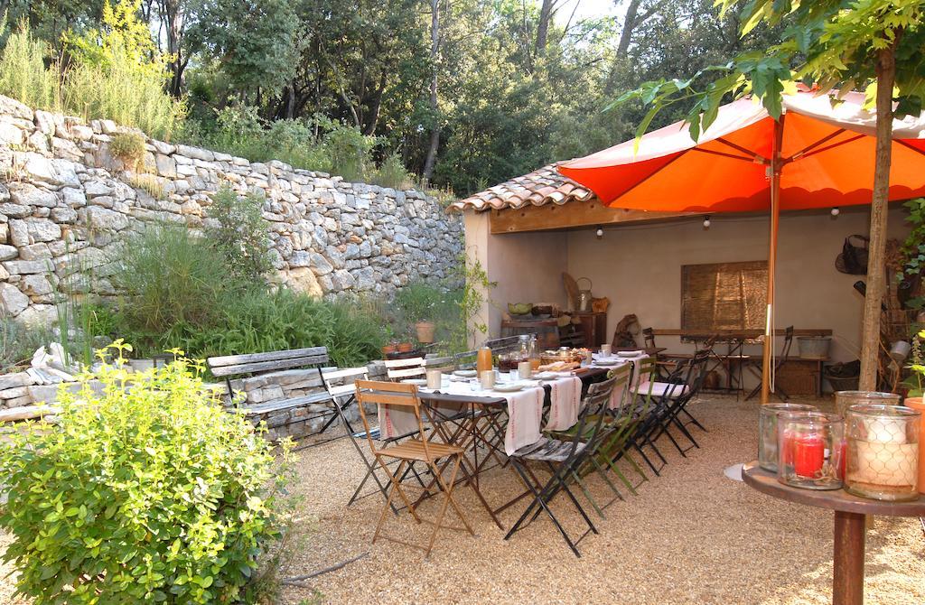 Les Pierres Sauvages Bed and Breakfast Besse-sur-Issole Exterior foto